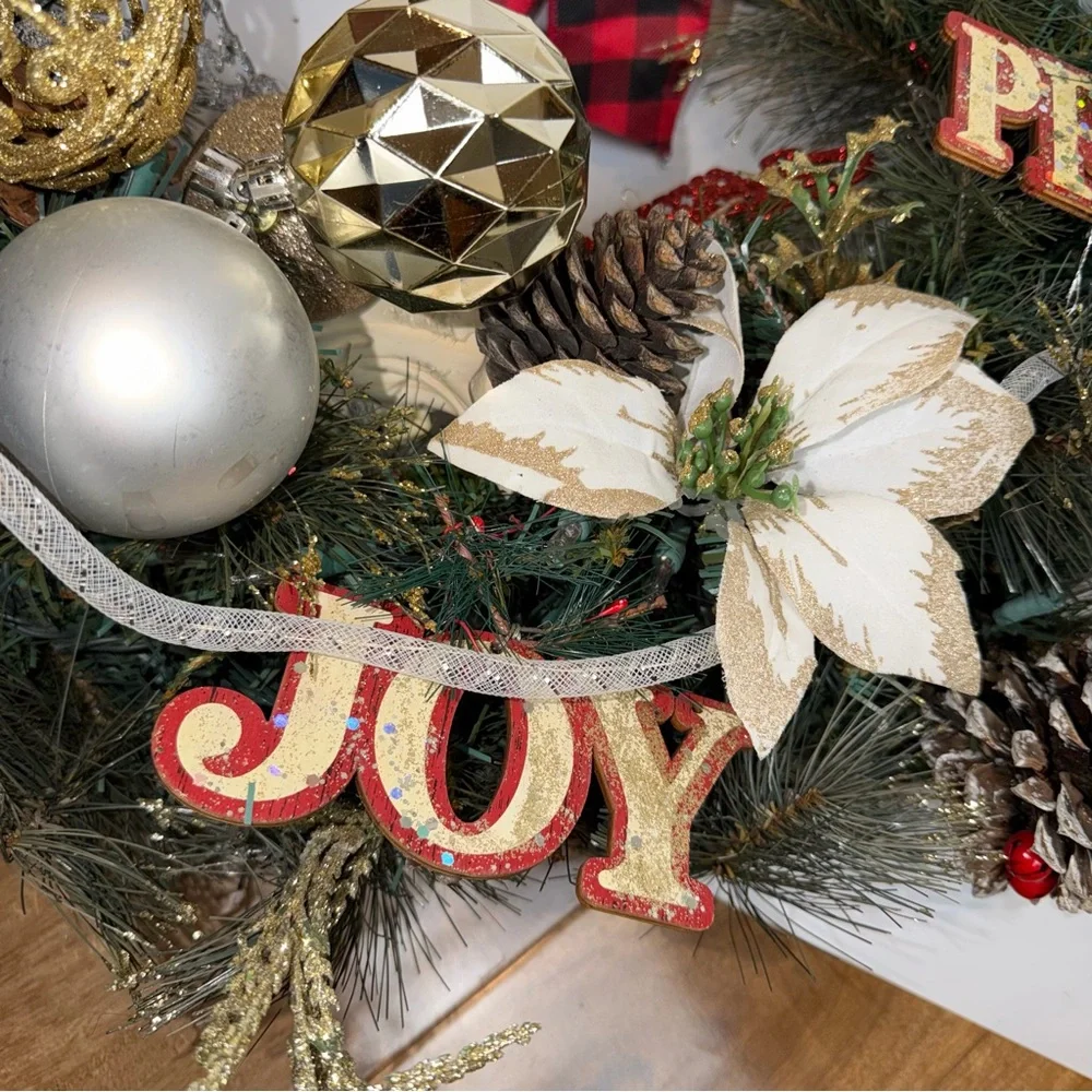 Festive Holiday Wreath with Gold and Red Accents